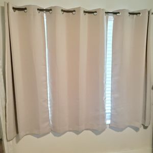 Black-out grommet curtain